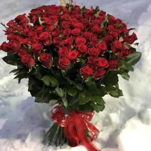 101 червона троянда в Коломиї фото
