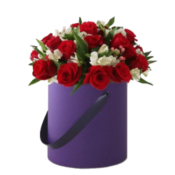 Фото товара 21 червона троянда з декором в коробці в Коломиї