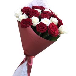 Фото товара 21 червоно-біла троянда в Коломиї