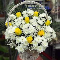 Фото товара Кошик "Білі хризантеми, жовті троянди" в Коломиї