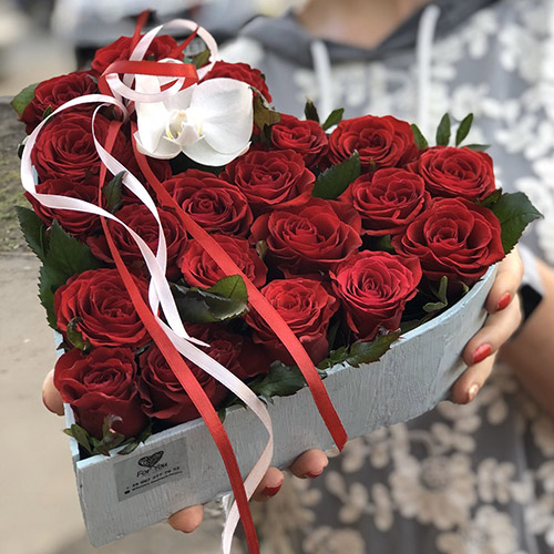 цветы и подарки к новому году в категории Капелюшні коробки | «Коломия Роза»