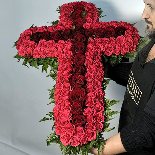 Ікебана "Багряний хрест" в Коломиї Фото товара Ікебана "Багряний хрест" в Коломиї